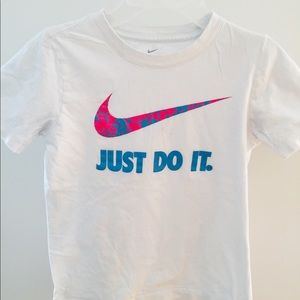 Nike tee shirt for girls